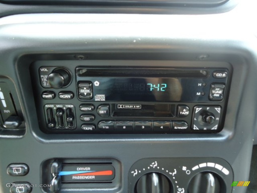1999 Dodge Grand Caravan SE Audio System Photos