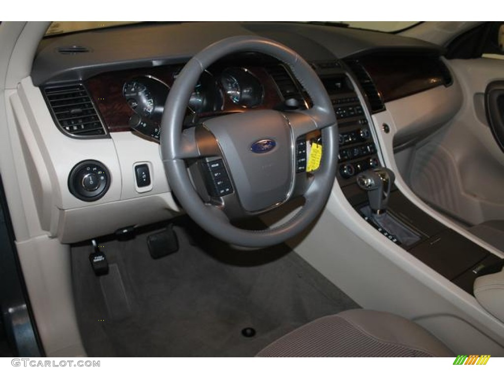 2010 Ford Taurus SEL AWD Dashboard Photos
