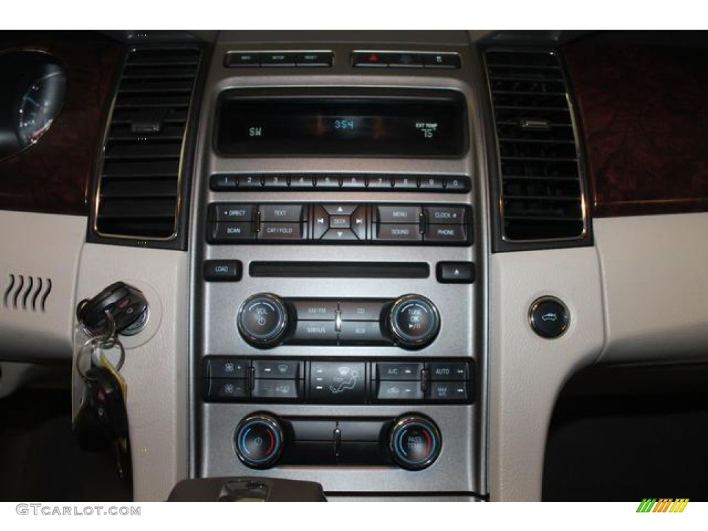 2010 Ford Taurus SEL AWD Controls Photo #68512030