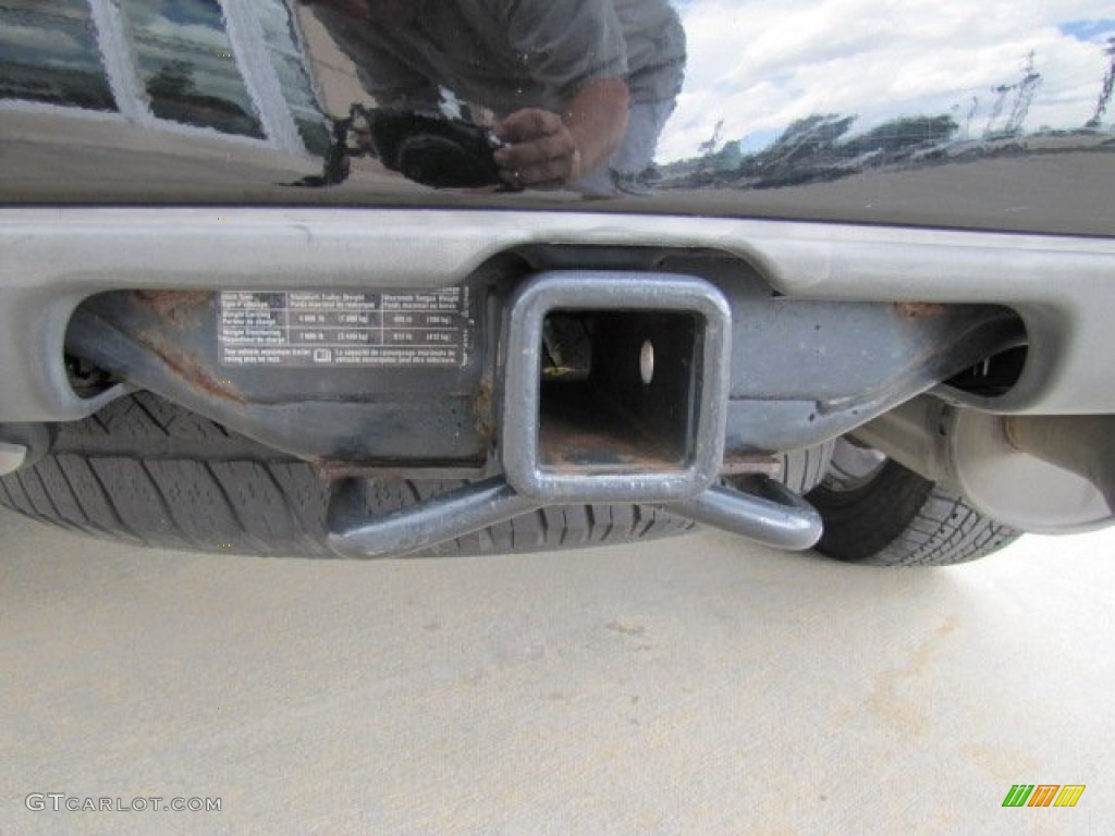 2004 Rainier CXL AWD - Black / Light Cashmere photo #18