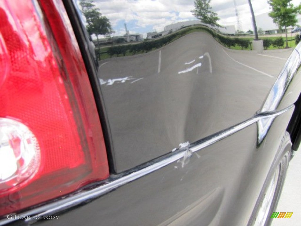 2004 Rainier CXL AWD - Black / Light Cashmere photo #19