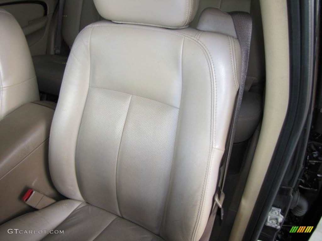 2004 Rainier CXL AWD - Black / Light Cashmere photo #31
