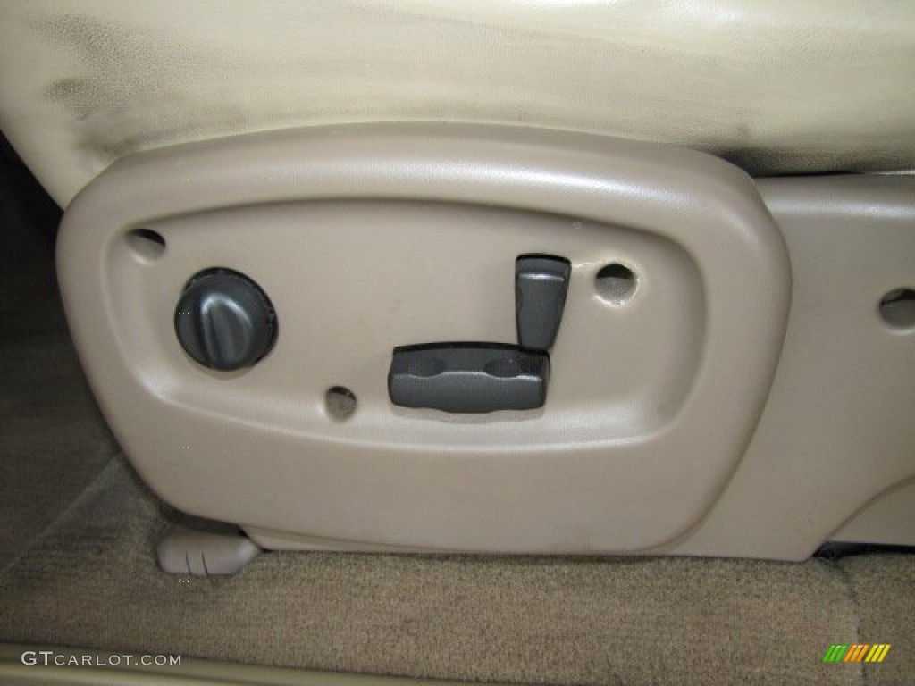 2004 Rainier CXL AWD - Black / Light Cashmere photo #32