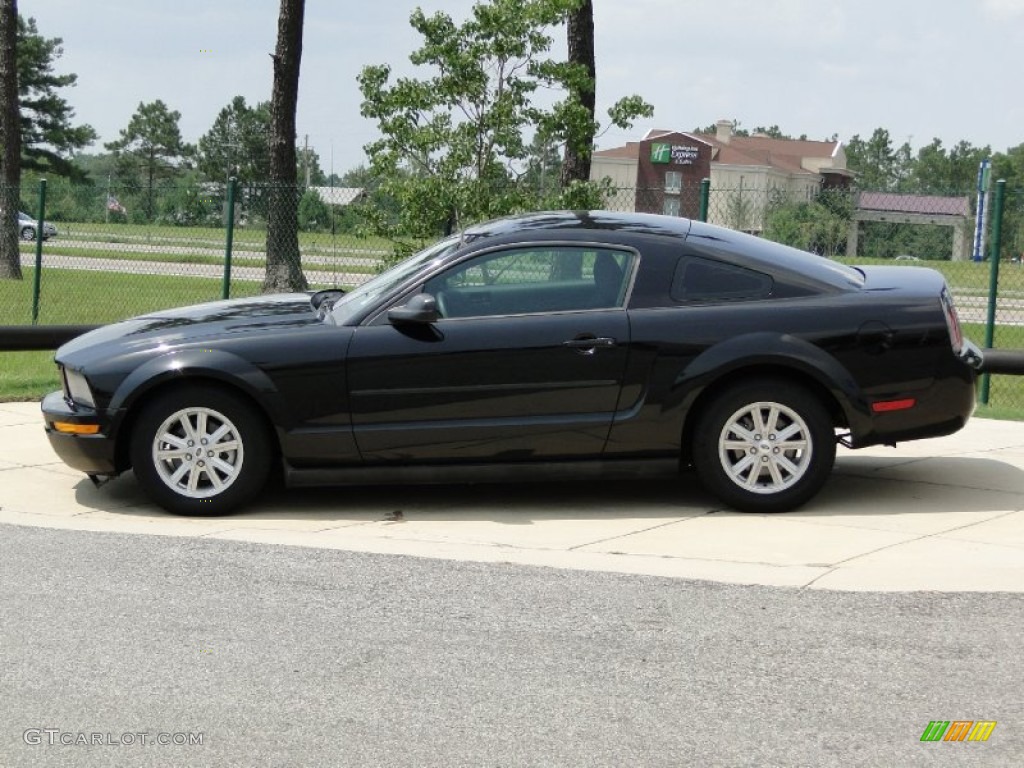 2005 Mustang V6 Deluxe Coupe - Black / Dark Charcoal photo #8