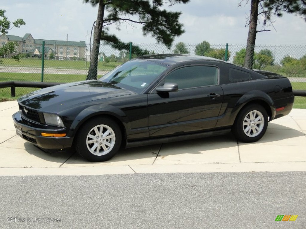 2005 Mustang V6 Deluxe Coupe - Black / Dark Charcoal photo #9