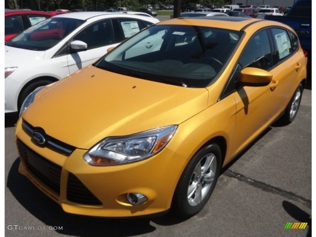 2012 Focus SE 5-Door - Yellow Blaze Tricoat Metallic / Charcoal Black photo #1