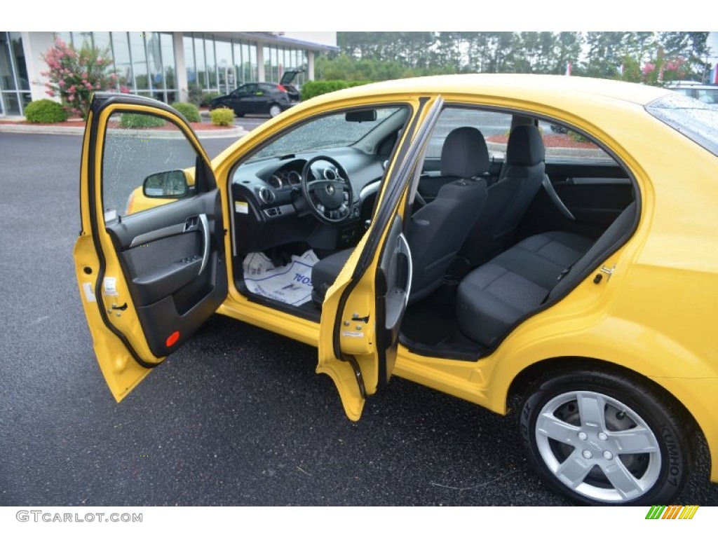 2010 Aveo LT Sedan - Summer Yellow / Charcoal photo #11