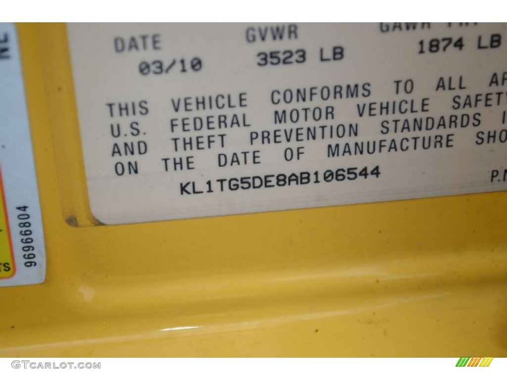 2010 Aveo LT Sedan - Summer Yellow / Charcoal photo #28