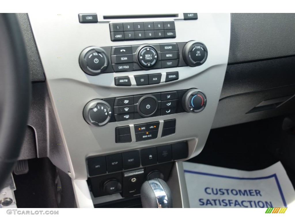 2011 Ford Focus SE Sedan Controls Photo #68518708