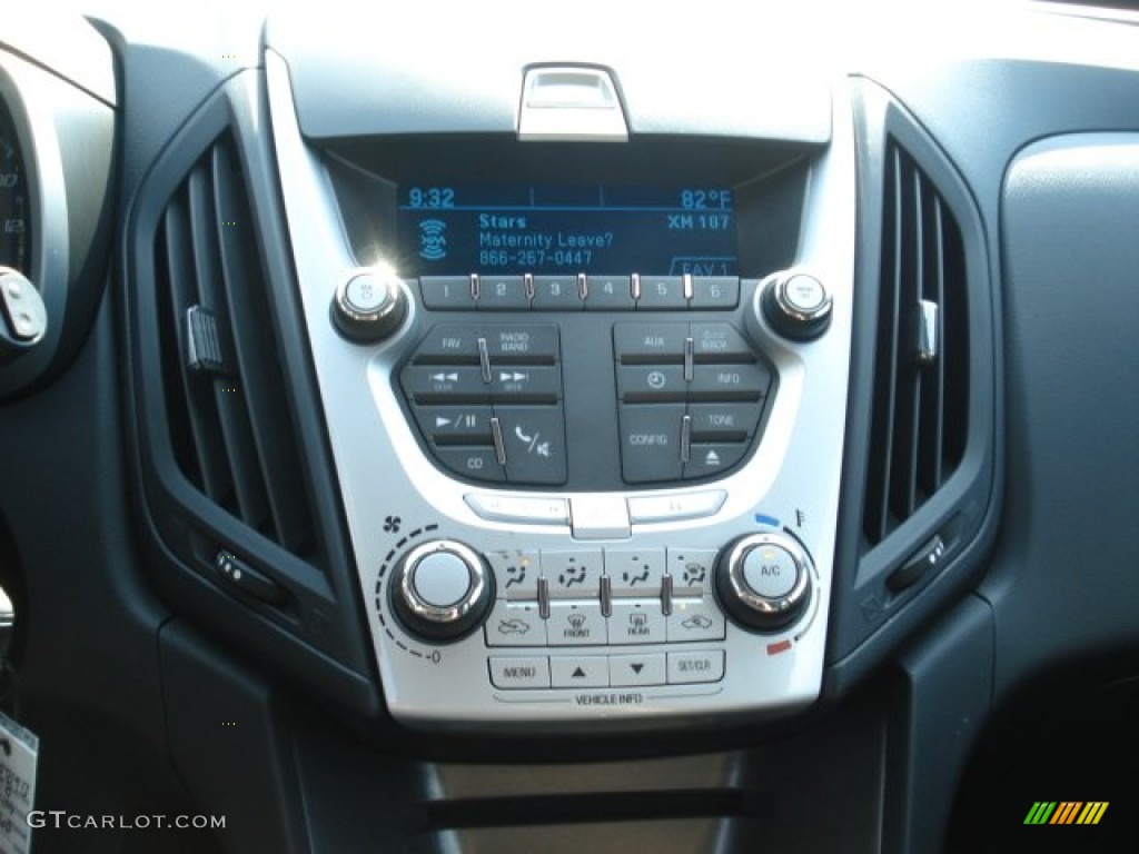 2013 Chevrolet Equinox LS AWD Controls Photo #68524072