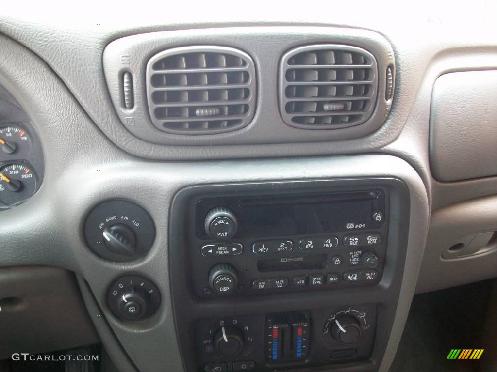 2002 TrailBlazer LS 4x4 - Summit White / Dark Pewter photo #11