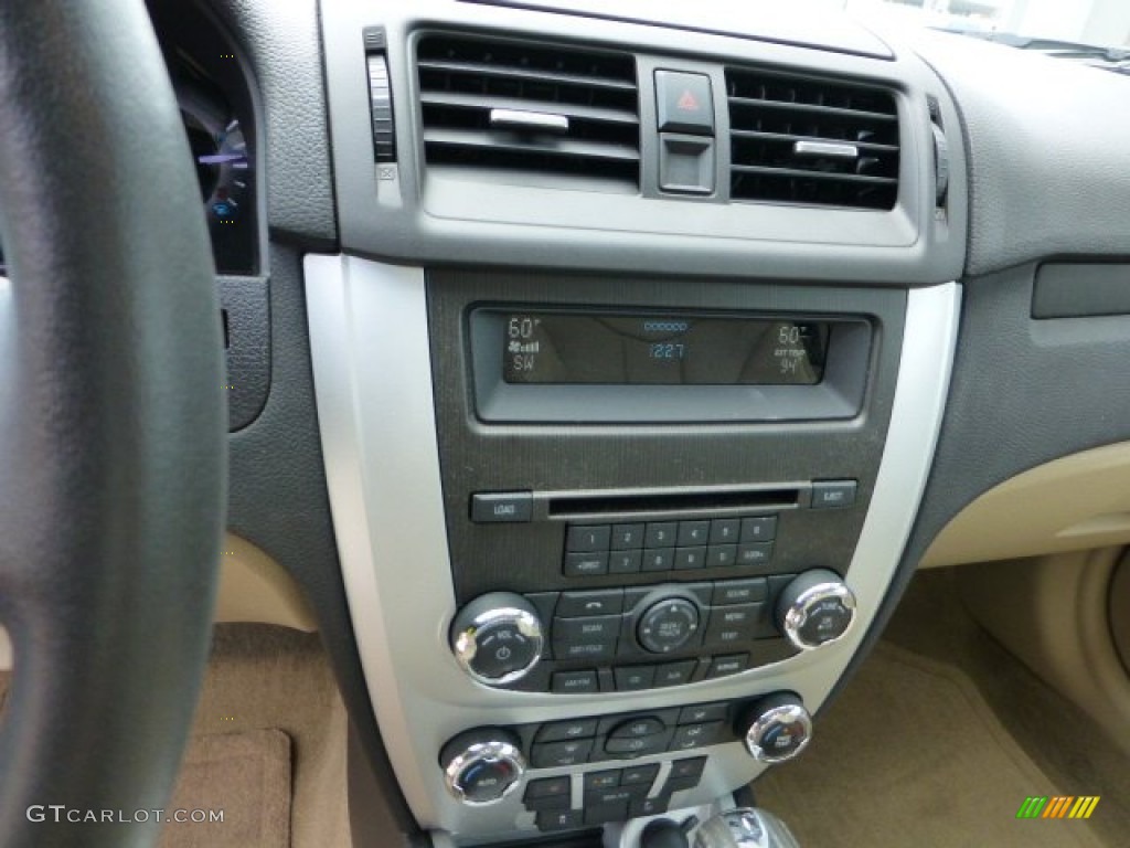 2010 Mercury Milan V6 Premier Controls Photo #68527249