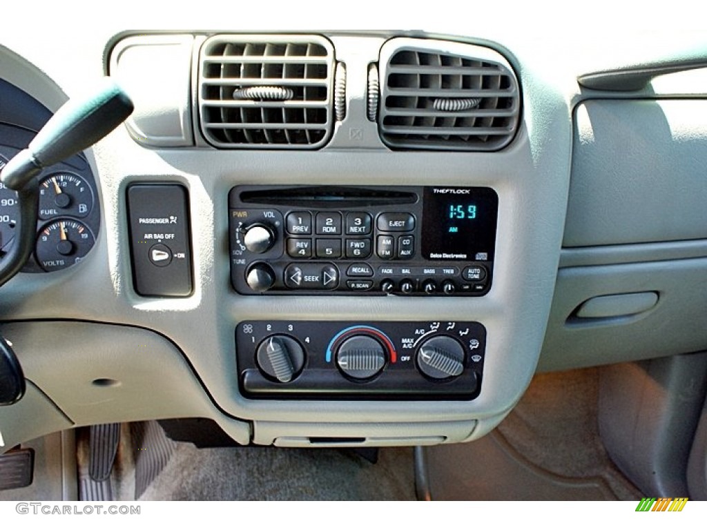 2002 Chevrolet S10 Extended Cab Controls Photo #68527453