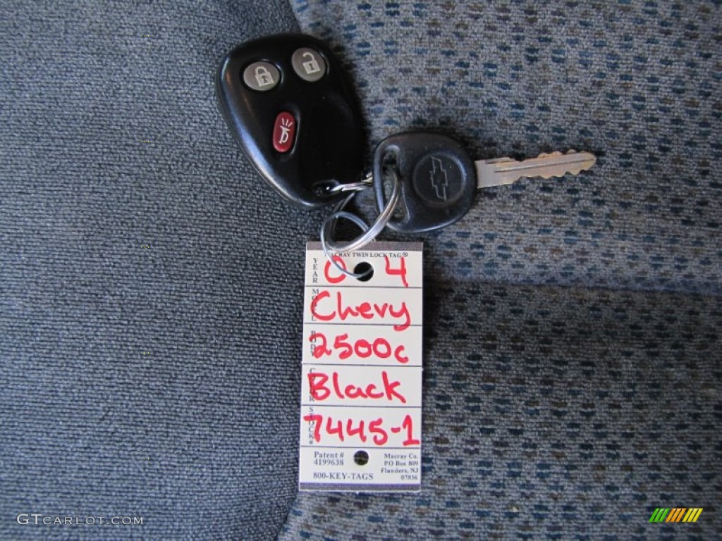 2004 Chevrolet Silverado 2500HD LS Crew Cab 4x4 Keys Photos