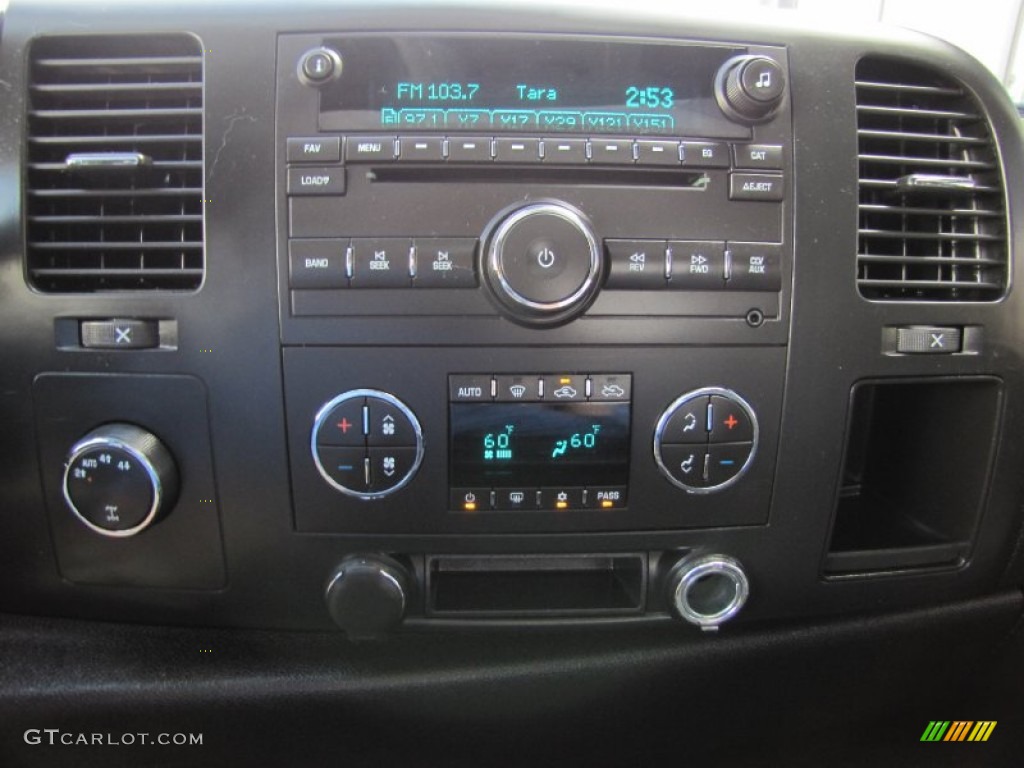 2007 Chevrolet Silverado 1500 LT Extended Cab 4x4 Controls Photo #68528368