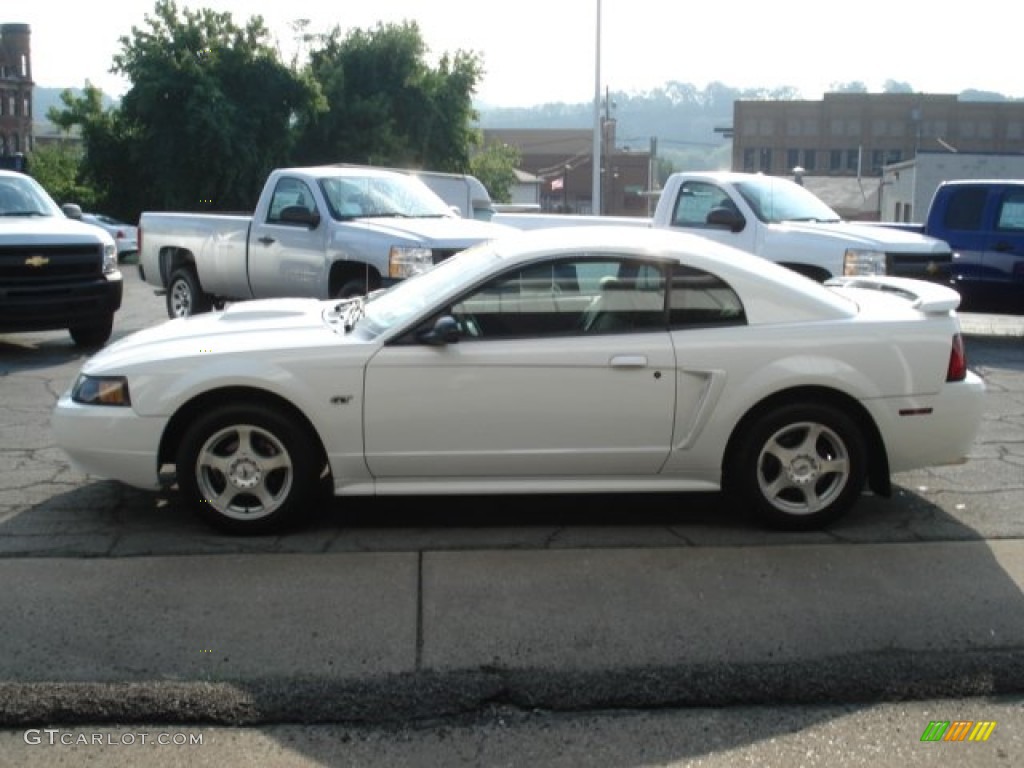 2003 Mustang V6 Coupe - Oxford White / Medium Graphite photo #4