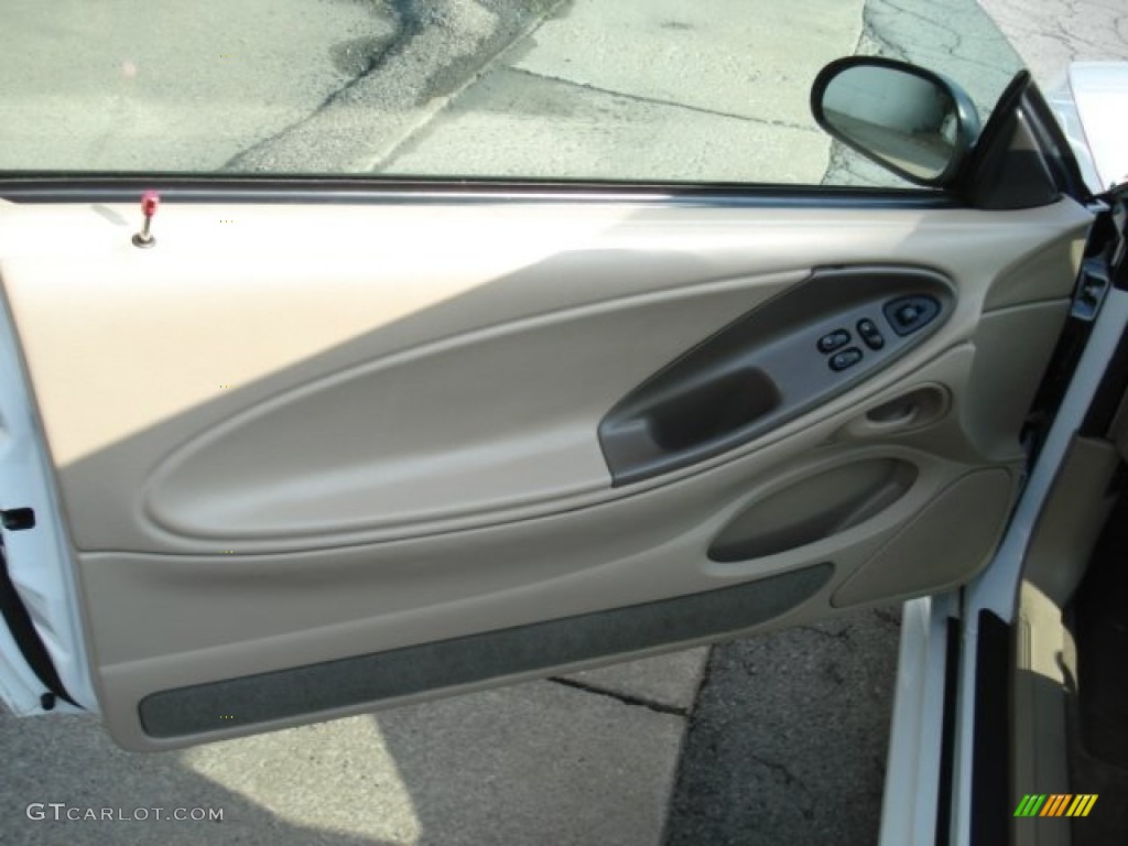 2003 Mustang V6 Coupe - Oxford White / Medium Graphite photo #25