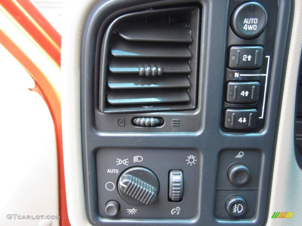 2005 Chevrolet Silverado 1500 Z71 Extended Cab 4x4 Controls Photo #68533129