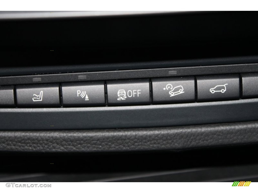 2010 BMW X6 M Standard X6 M Model Controls Photo #68536060
