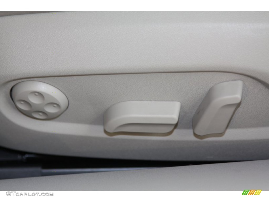 2009 Audi R8 4.2 FSI quattro Controls Photo #68538596