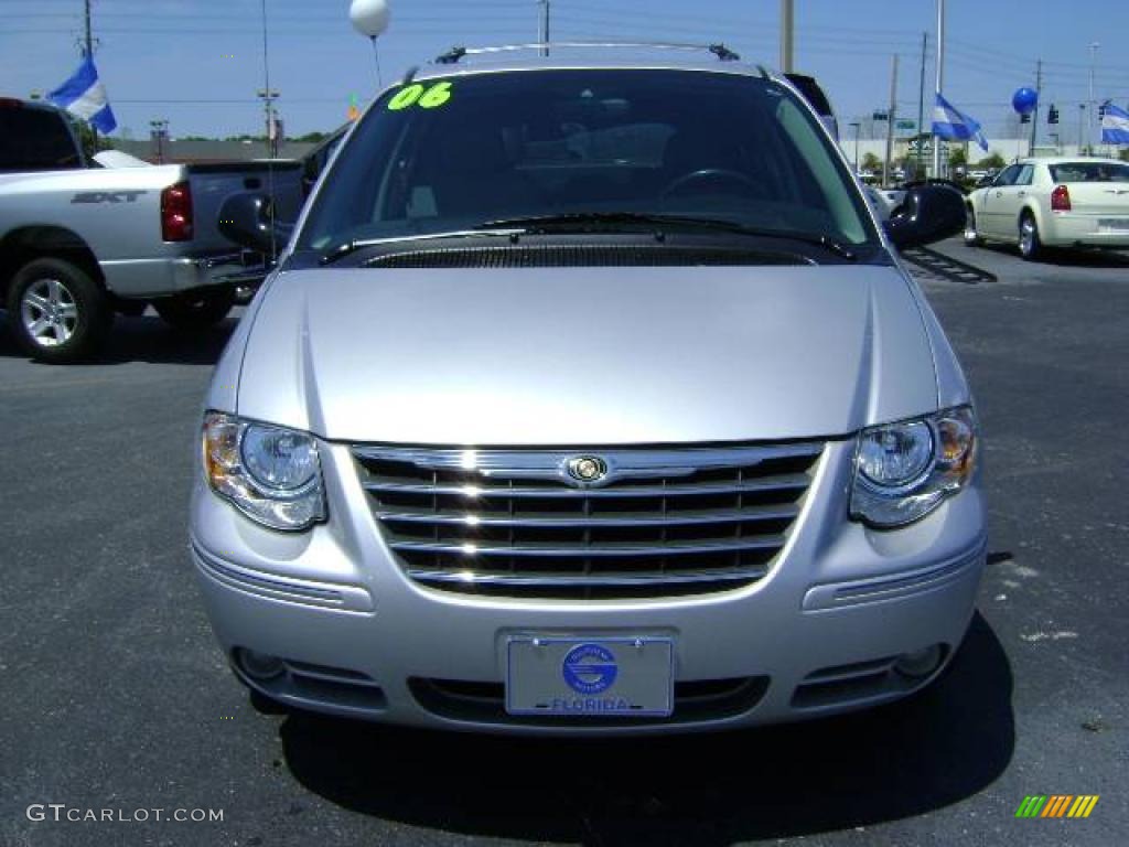 2006 Town & Country Limited - Bright Silver Metallic / Medium Slate Gray photo #2