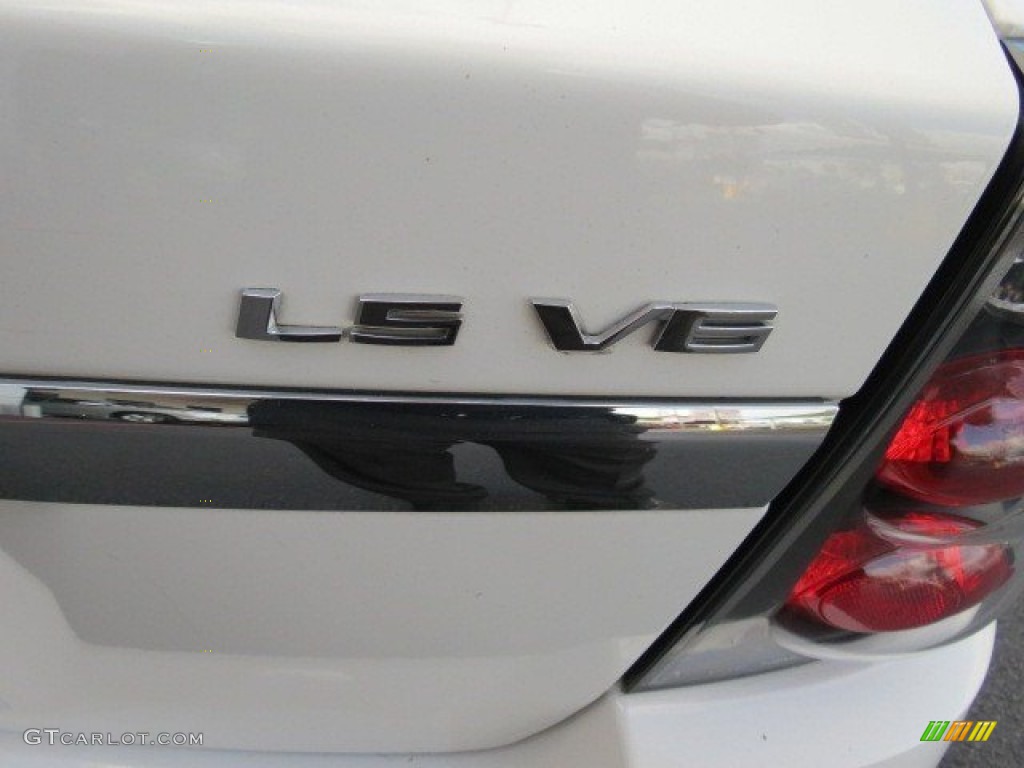 2004 Chevrolet Malibu LS V6 Sedan Marks and Logos Photos