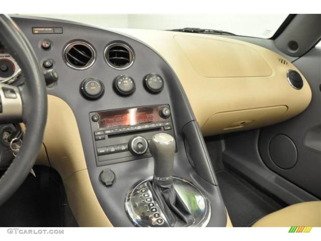 2007 Pontiac Solstice Roadster Controls Photo #68547688