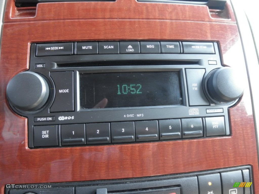 2004 Dodge Durango SLT 4x4 Audio System Photo #68550265