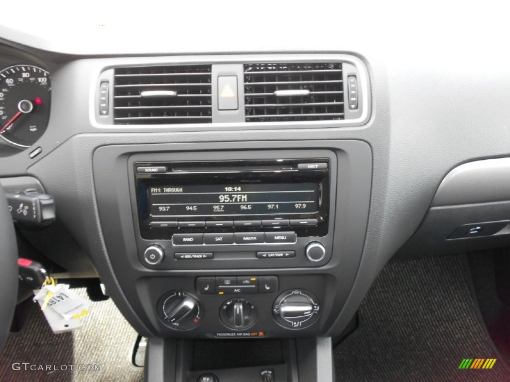 2013 Volkswagen Jetta TDI Sedan Controls Photo #68553535