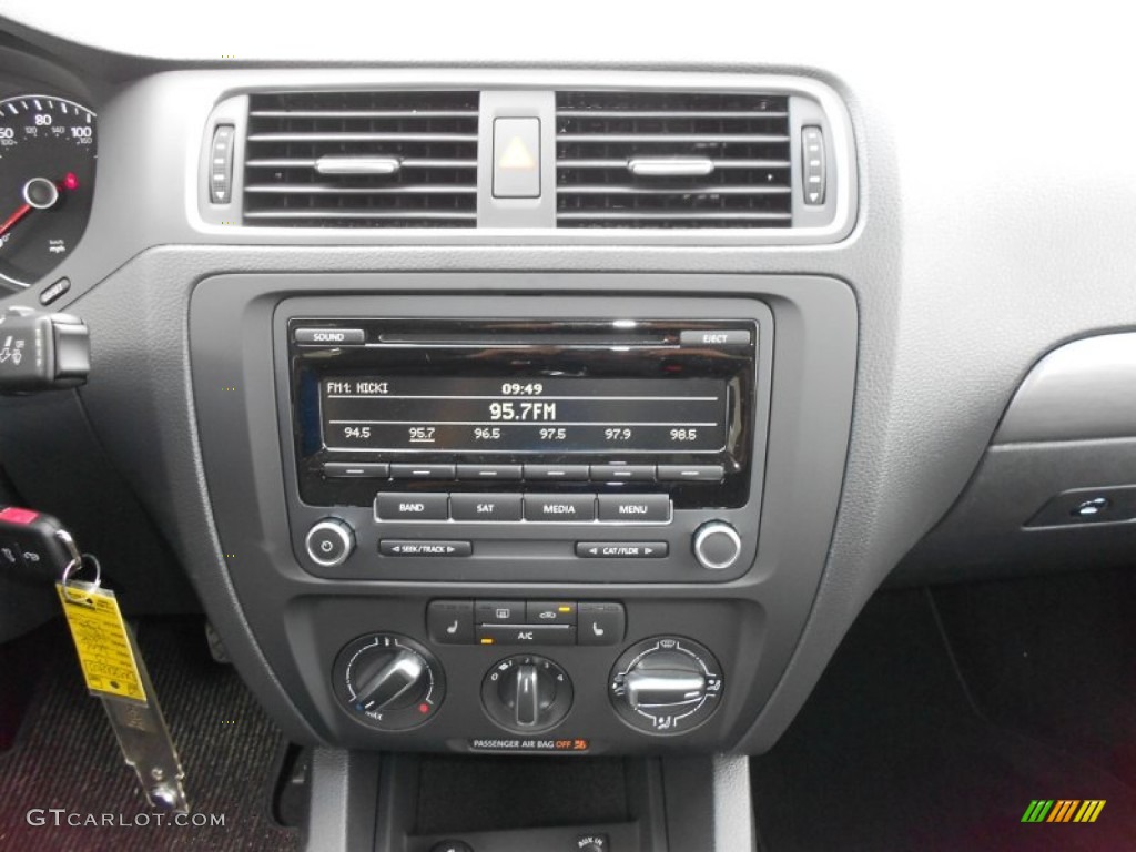 2013 Volkswagen Jetta TDI Sedan Controls Photo #68553743