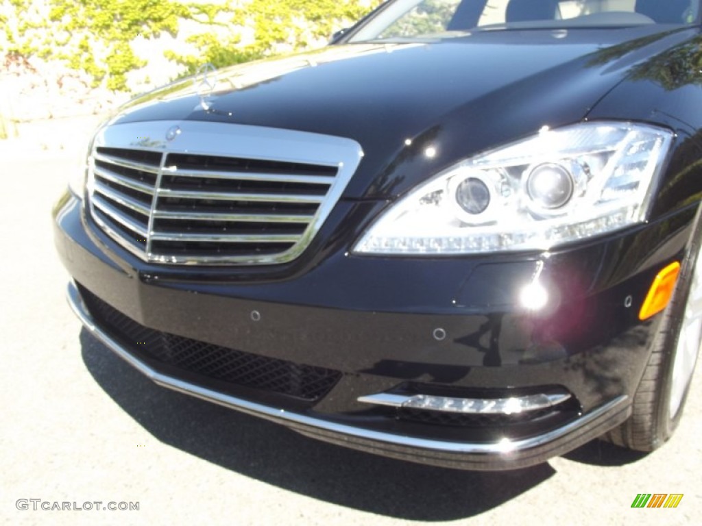 2013 S 550 Sedan - Black / Black photo #5