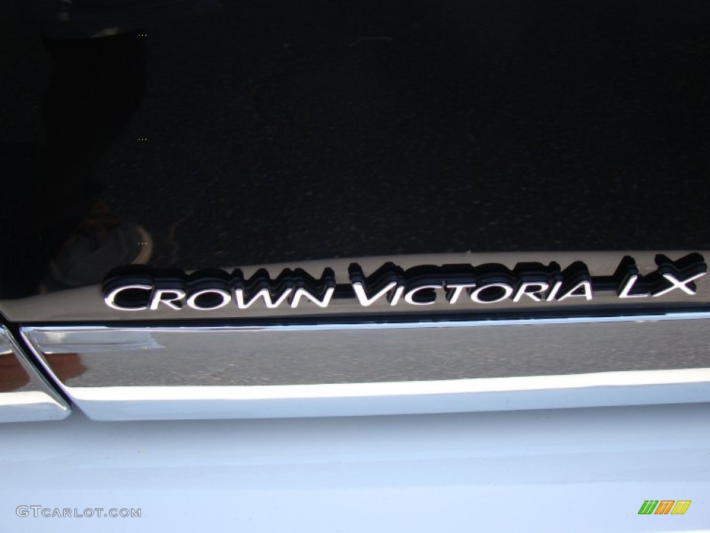 2011 Crown Victoria LX - Vibrant White / Medium Light Stone photo #31