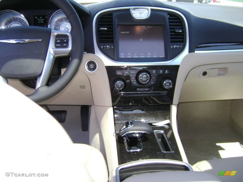 2012 Chrysler 300 Limited Controls Photo #68560564