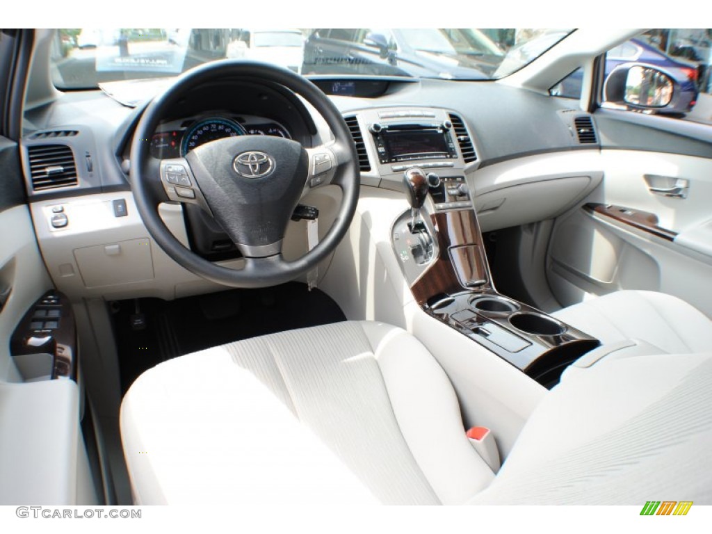 2010 Venza V6 - Classic Silver Metallic / Gray photo #17