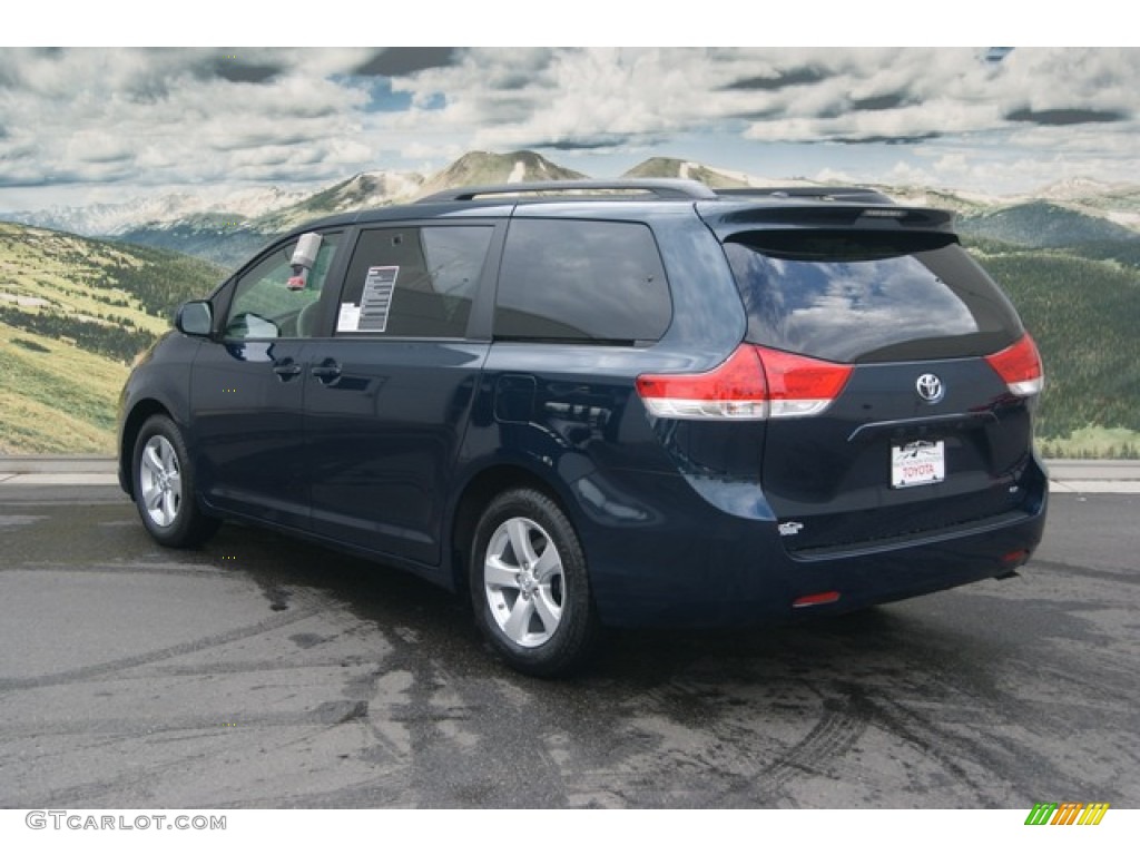 2012 Sienna LE - South Pacific Pearl / Light Gray photo #2