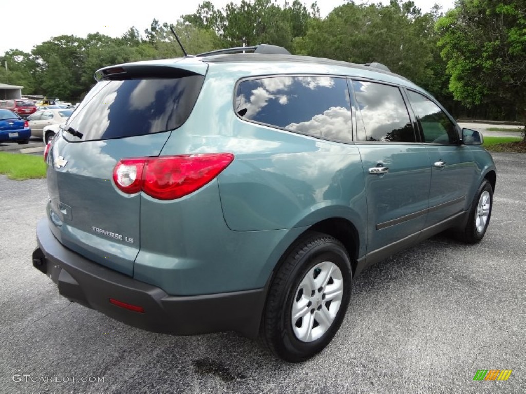 Silver Moss Metallic 2009 Chevrolet Traverse LS Exterior Photo #68567902