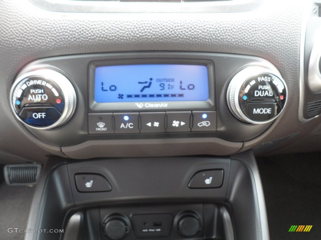 2013 Hyundai Tucson Limited Controls Photo #68570541