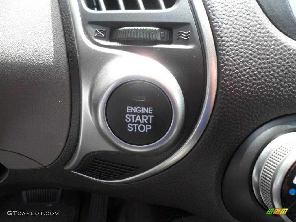 2013 Hyundai Tucson Limited Controls Photo #68570554