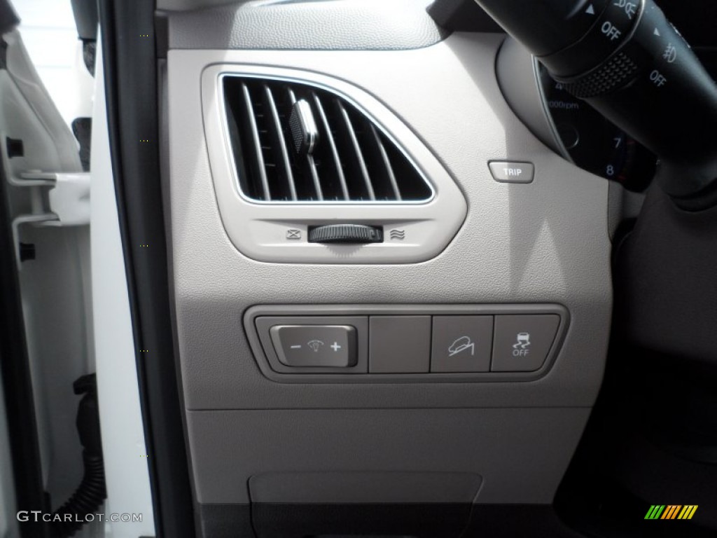 2013 Hyundai Tucson Limited Controls Photo #68570575