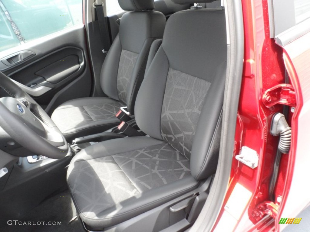 2013 Ford Fiesta SE Sedan Front Seat Photo #68570890
