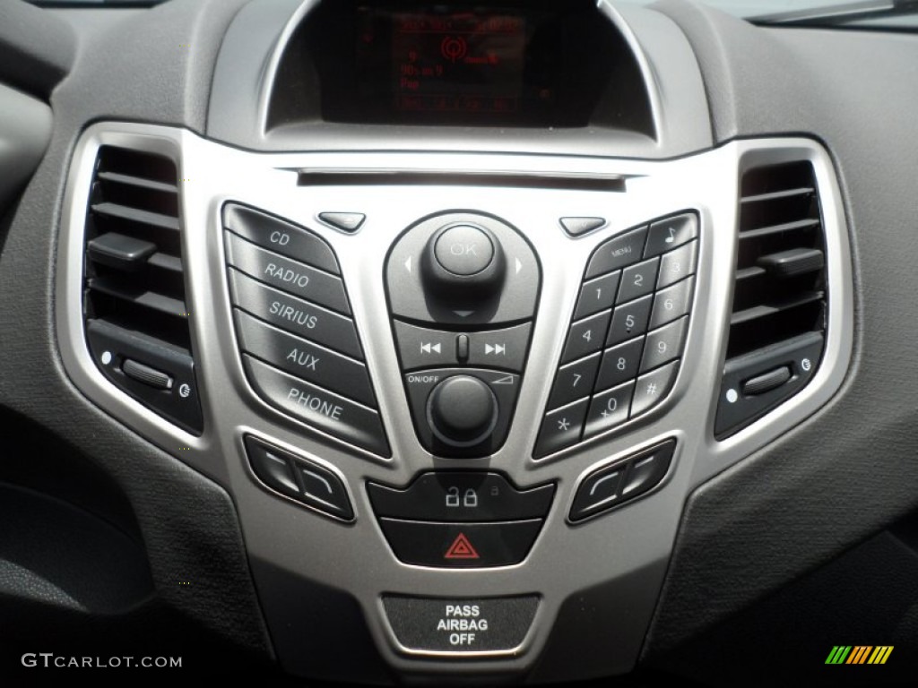 2013 Ford Fiesta SE Sedan Controls Photo #68570920