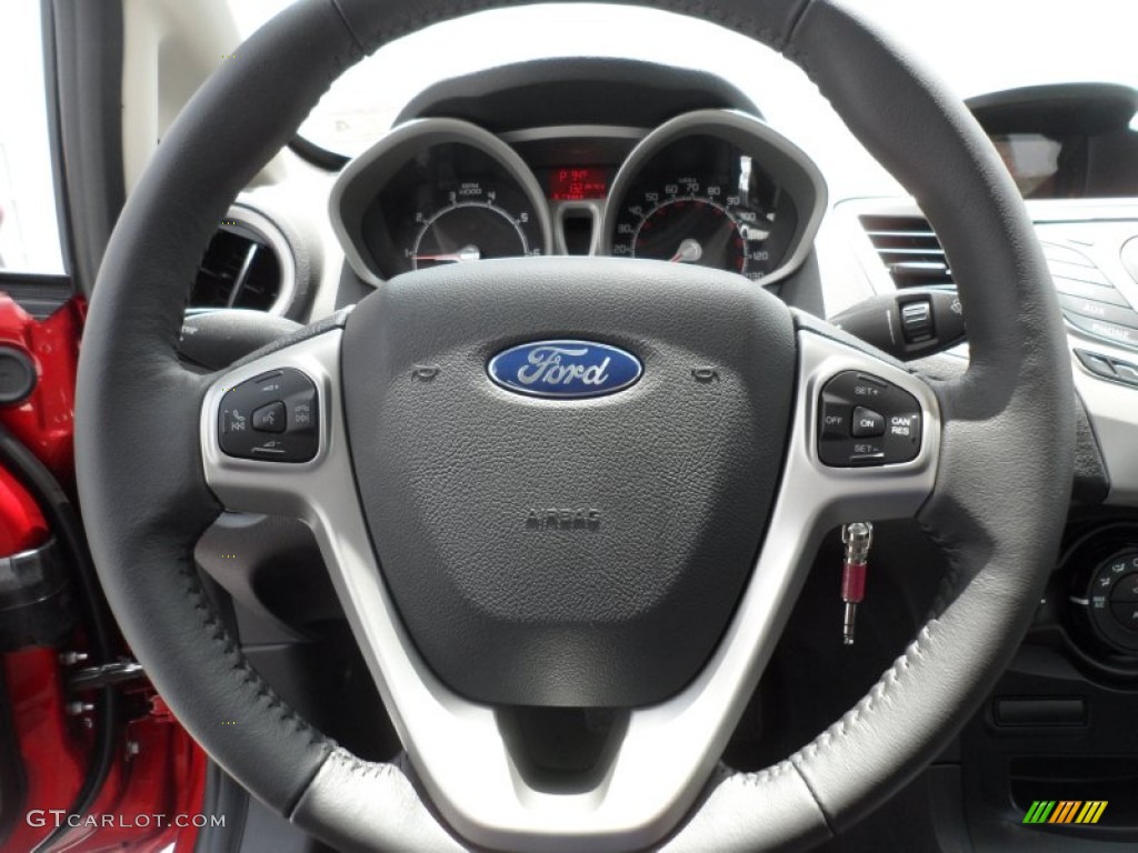 2013 Ford Fiesta SE Sedan Charcoal Black Steering Wheel Photo #68570935