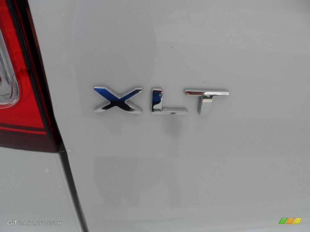 2013 Explorer XLT - White Platinum Tri-Coat / Charcoal Black photo #12