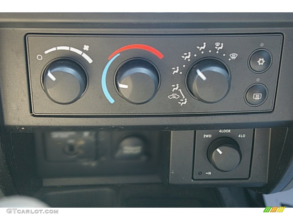 2005 Dodge Dakota ST Club Cab 4x4 Controls Photos