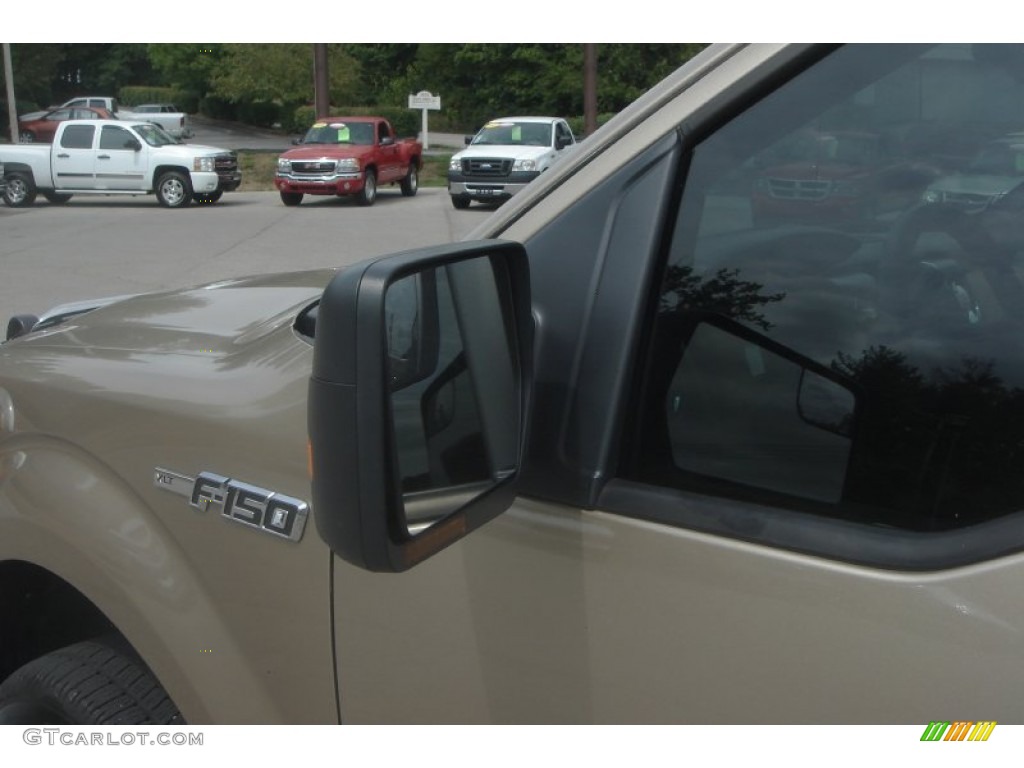 2011 F150 XLT SuperCab 4x4 - Pale Adobe Metallic / Pale Adobe photo #32