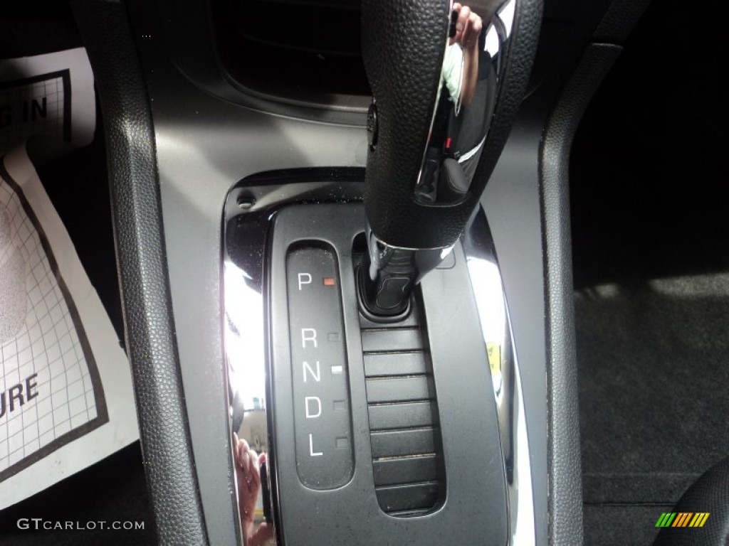 2011 Fiesta SE Hatchback - Red Candy Metallic / Charcoal Black/Blue Cloth photo #17