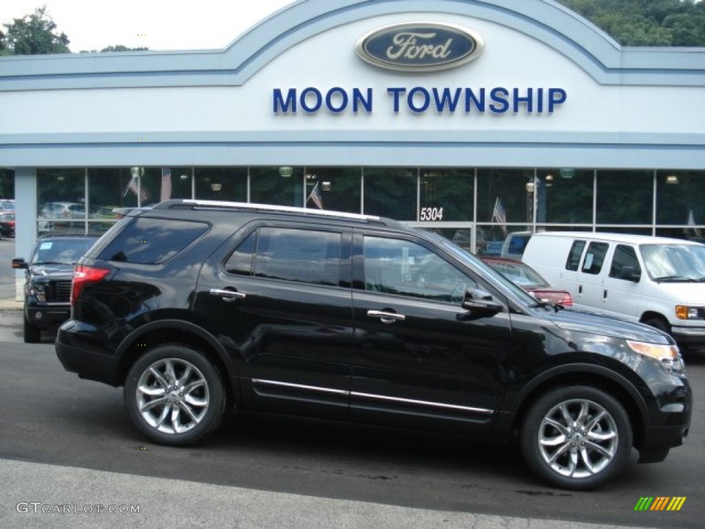 2013 Explorer XLT 4WD - Tuxedo Black Metallic / Medium Light Stone photo #1