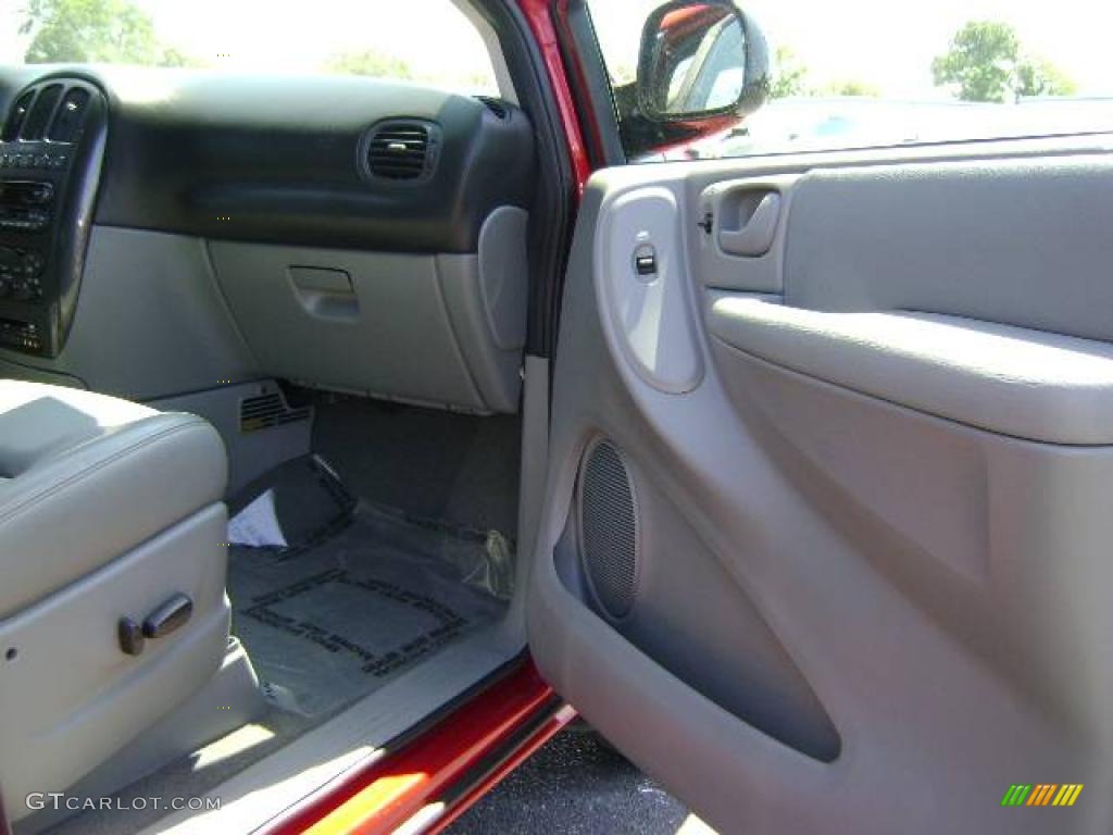 2006 Grand Caravan SXT - Inferno Red Crystal Pearl / Medium Slate Gray photo #21