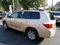 Sandy Beach Metallic - Highlander V6 4WD Photo No. 2