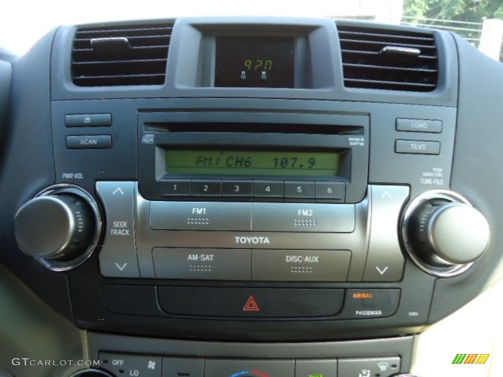 2010 Toyota Highlander V6 4WD Controls Photo #68582189